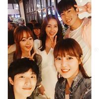 　カン・ソハさんの公式インスタグラム＠ ｙｅｗｏｎｙｅｗｏｎｉより　ドラマ「Ａｓｓｅｍｂｌｙ」では２ＰＭのテギョン（後ろ右）と共演