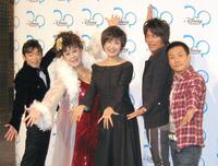 　「ディズニーパラダイス　クリスマスペシャル２００７」に出演する（左から）石井正則、森公美子、小林幸子、ますだおかだの岡田圭右、増田英彦＝０７年１１月