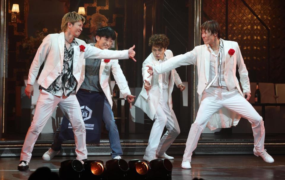 　熱演する（左から）ふぉ～ゆ～の辰巳雄大、松崎祐介、福田悠太、松崎祐介、越岡裕貴（撮影・金田祐二）