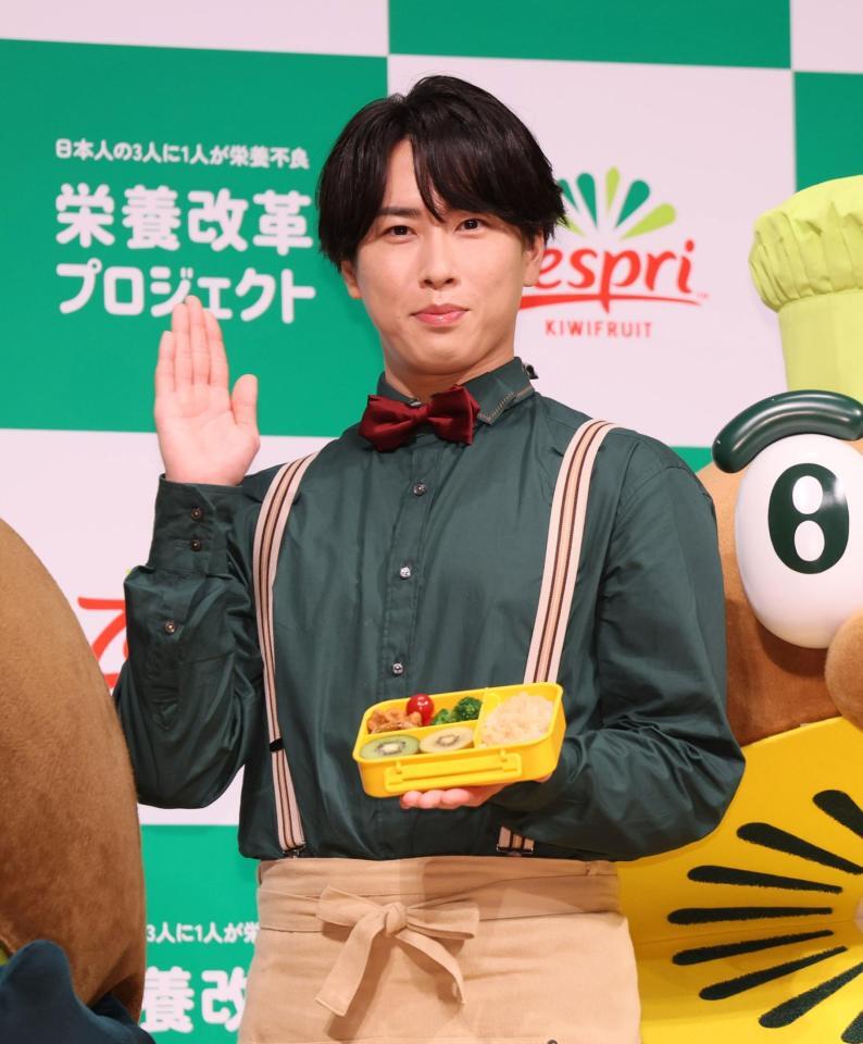 　新ＣＭ発表会に登場したＳｎｏｗ　Ｍａｎ・宮舘涼太（撮影・石井剣太郎）