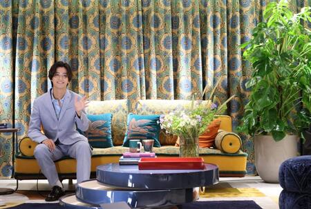 　手を振るＫｉｎｇ　＆　Ｐｒｉｎｃｅ・高橋海人（撮影・棚橋慶太）