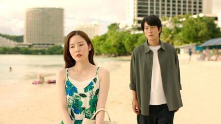 　グアムでの撮影に臨んだＷ主演の蓮佛美沙子（左）と溝端淳平　©「私があなたといる理由」製作委員会