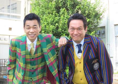 　３２周年ツアーを行うＣＯＷＣＯＷの多田健二（左）と善し