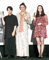 　（左から）玉田真也監督、オダギリジョー、高石あかり