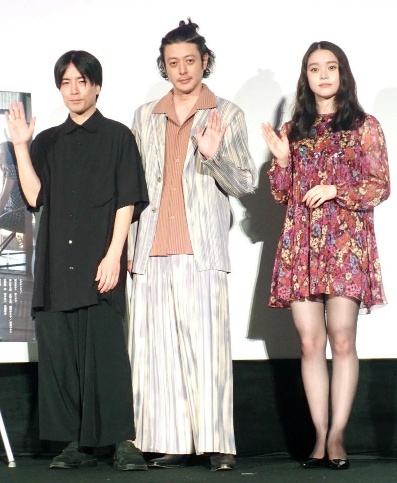 　（左から）玉田真也監督、オダギリジョー、高石あかり