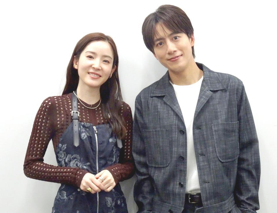 　Ｗ主演の蓮佛美沙子（左）と溝端淳平