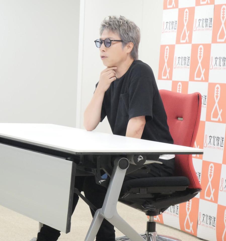 　会見に登場した田村淳