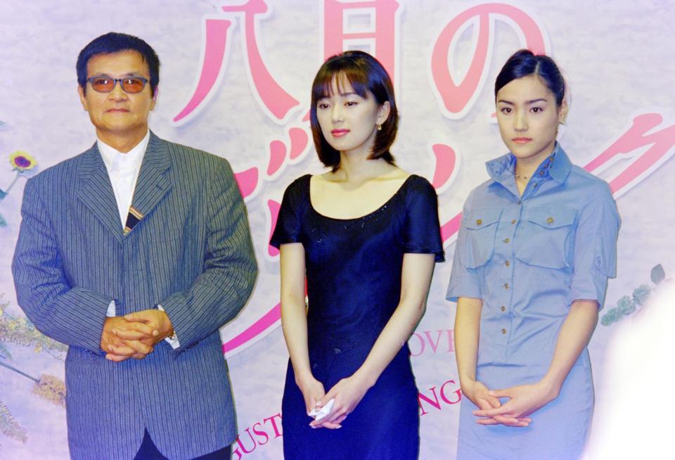 　１９９６年７月、ドラマ「八月のラブソング」会見で。（左から）緒形拳、葉月里緒奈（当時は葉月里緒菜）、一色紗英