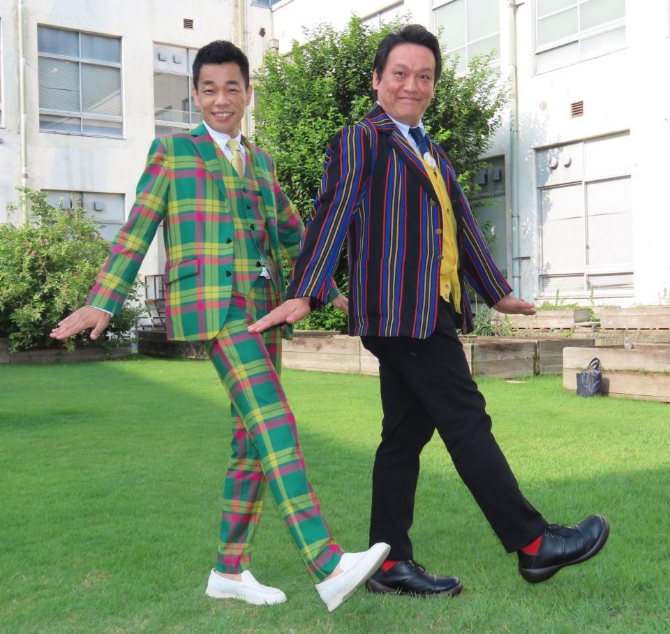 　３２周年ライブツアーを行うＣＯＷＣＯＷの多田健二（左）と善し