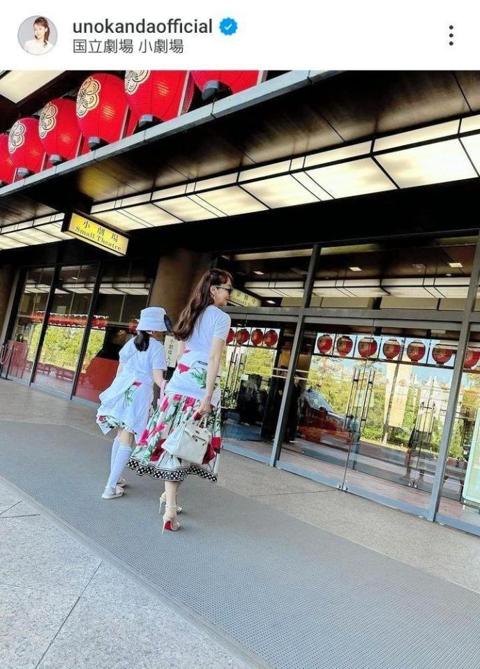 　ワンピースもお揃い。２３年７月の神田うののインスタグラム＠ｕｎｏｋａｎｄａｏｆｆｉｃｉａｌより 