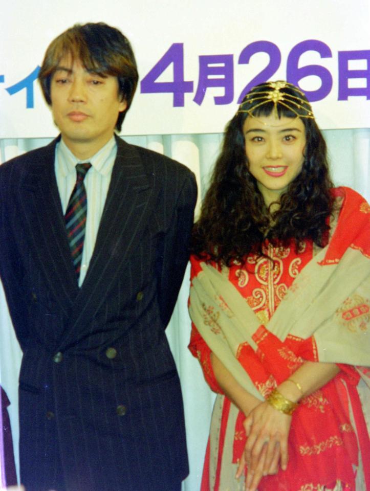 　舞台「異邦人」会見で。沢田研二（左）と熊谷真実（１９９５年２月）