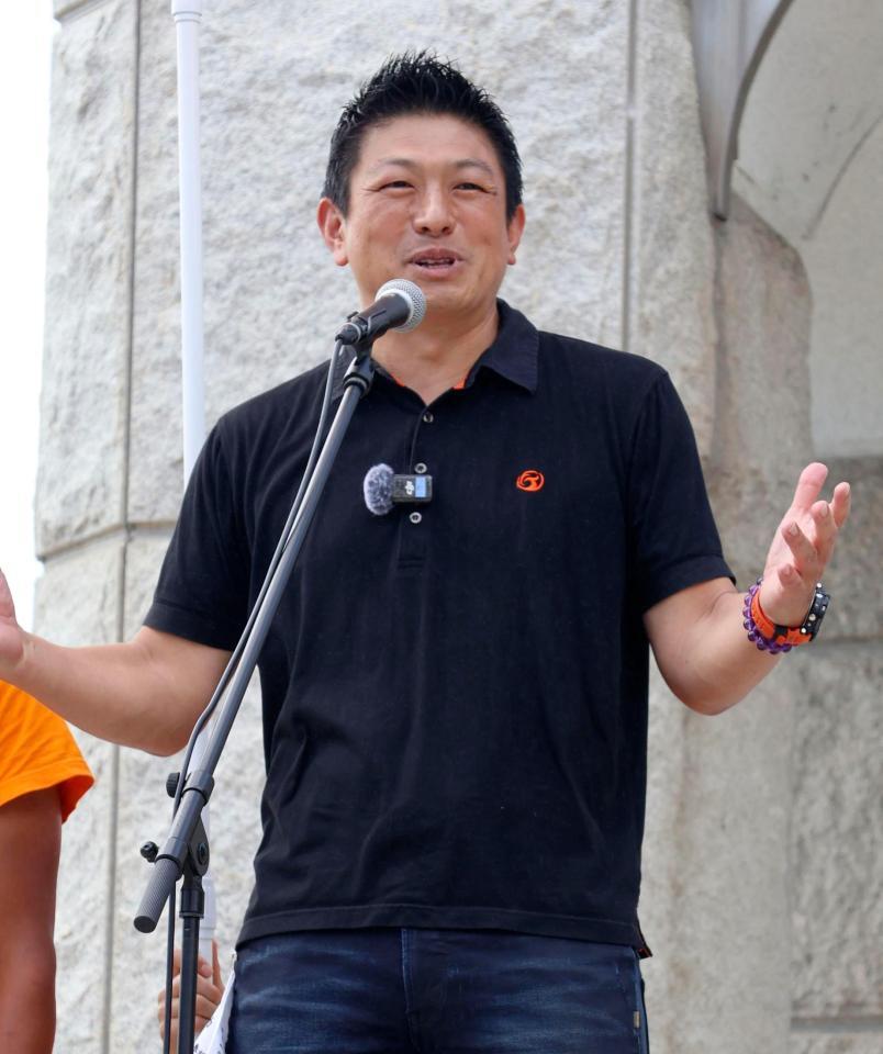 　鳥取市内で街頭演説する参政党の神谷代表