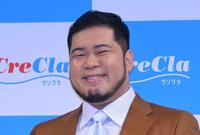 　「クリクラ夏の大掃除の日制定記念イベント」に登場した令和ロマン・松井ケムリ