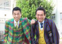 　３２周年ツアーを行うＣＯＷＣＯＷの多田健二（左）と善し