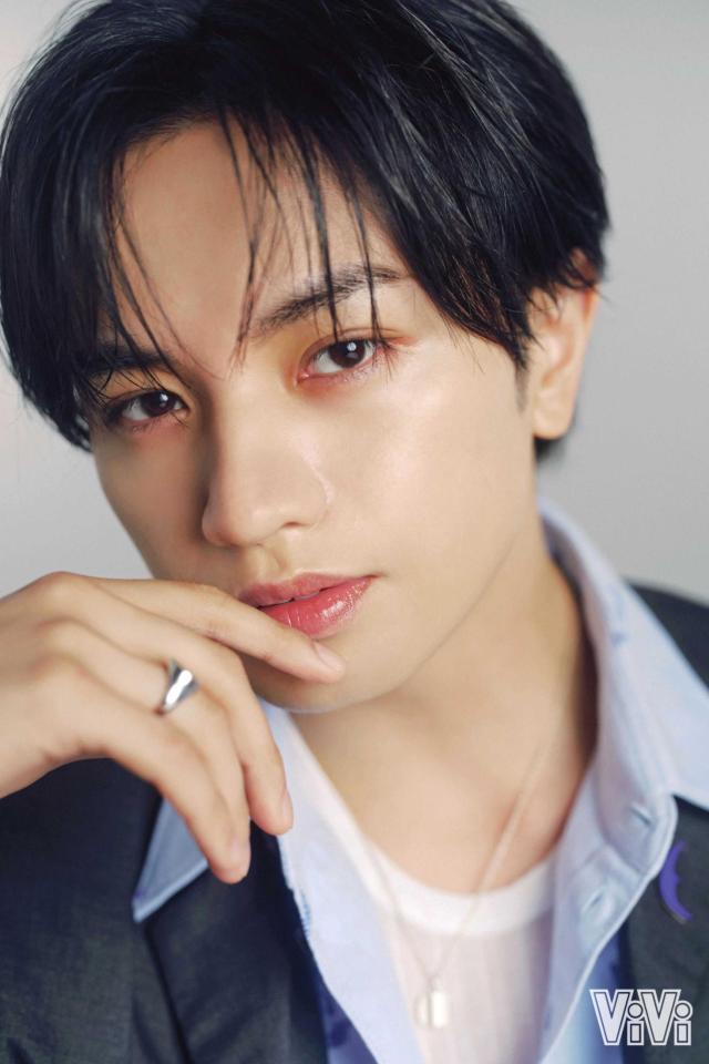 　ＶｉＶｉ国宝級イケメンランキングのＡＤＵＬＴ部門で１位になった中島健人（ｃ）講談社　ＶｉＶｉ２０２５年９月号