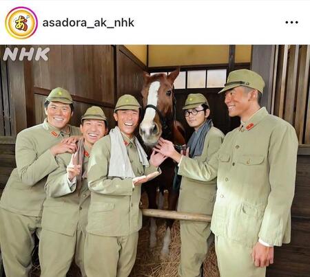 　馬小屋の右端にも生徒会長！「あんぱん」のインスタグラム＠ａｓａｄｏｒａ＿ａｋ＿ｎｈｋよ