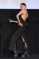 　セクシーにポーズを決める菅原小春（撮影・吉澤敬太）