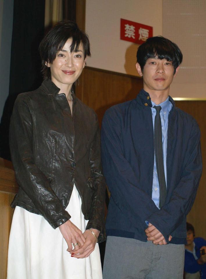 　２００８年２月、宮沢りえと加瀬亮