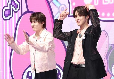 　イベントに登場したＪＯ１・川西拓実（左）と河野純喜（撮影・佐々木彰尚）