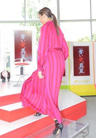 　登壇する高橋メアリージュン（撮影・吉澤敬太）