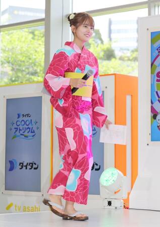 　登壇するテレビ朝日・宮本夢羅アナウンサー（撮影・吉澤敬太）