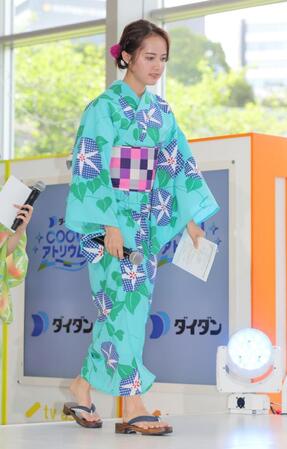 　登壇するテレビ朝日・浦林凜アナウンサー（撮影・吉澤敬太）