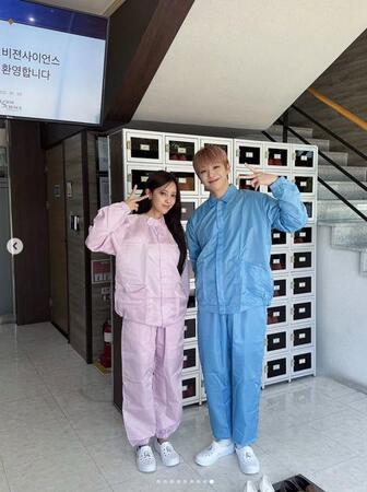 　Ｔ－ＡＲＡ・ヒョミンの公式インスタグラム＠ｈｙｏｍｉｎｎｎより（左から）ヒョミン、カン・ダニエル