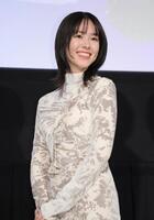 　登壇し笑顔を見せる唐田えりか（撮影・吉澤敬太）