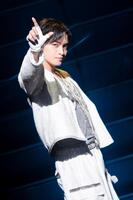 　パフォーマンスを行う中島健人（撮影・田中聖太郎）