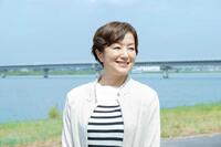 　横田さんの母・まなみ役の鈴木京香　©２０２５「栄光のバックホーム」製作委員会