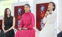 　登壇した（左から）森香澄、高橋メアリージュン、松本まりか（撮影・吉澤敬太）