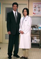 　２００４年６月、ドラマ「女医」会見で。木内晶子と大浦龍宇一