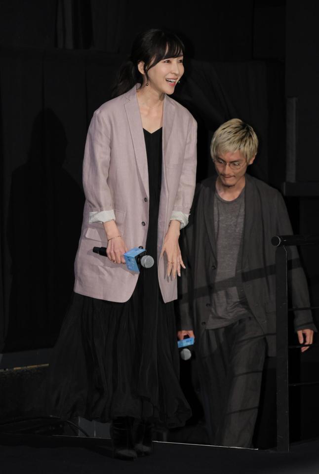 　登壇する麻生久美子（撮影・吉澤敬太）