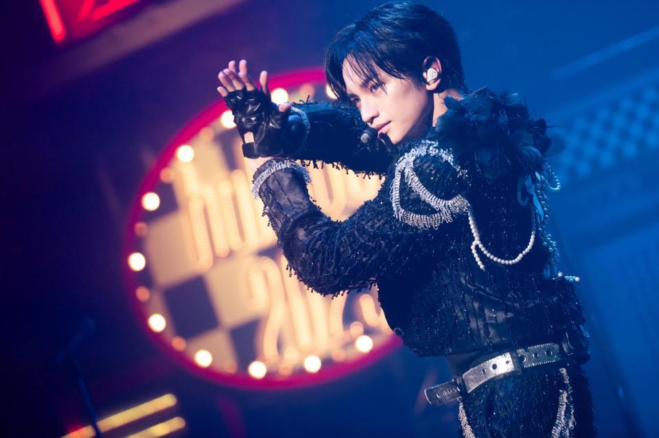 　パフォーマンスを行う中島健人（撮影・田中聖太郎）