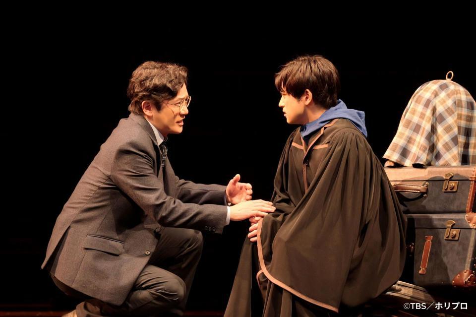 　ハリー・ポッターを演じる（左の）稲垣吾郎（撮影：渡部孝弘）