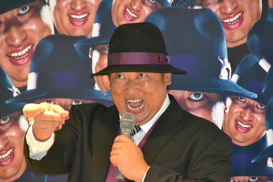 　「笑ゥせぇるすまん」配信“ドーン！”記念イベントに登場した秋山竜次