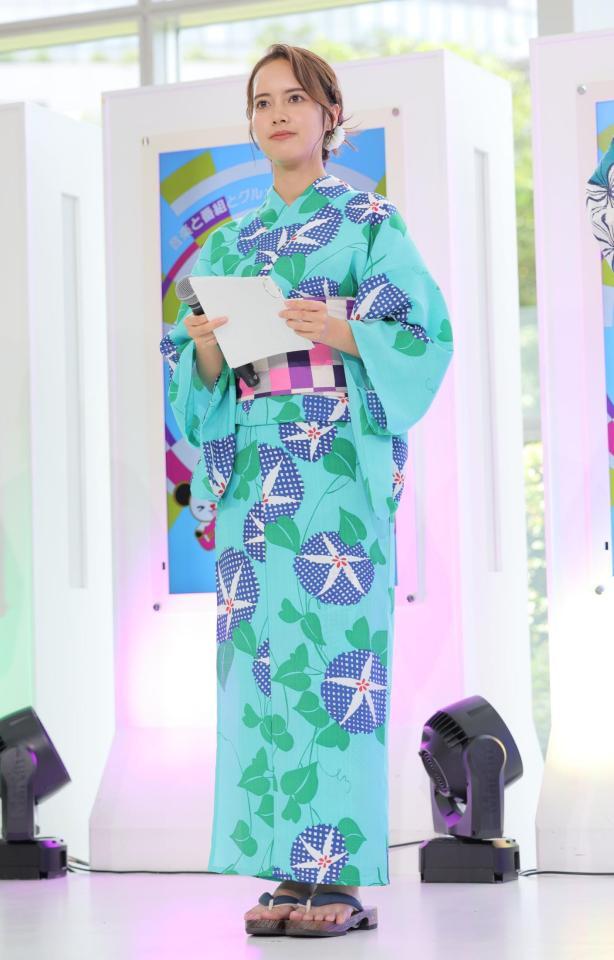 　ほほ笑むテレビ朝日・浦林凜アナウンサー（撮影・吉澤敬太）