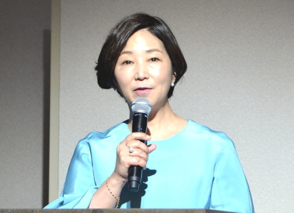 　「ＳＣＯグループ　新ＣＭ発表会」のＭＣを務めた中井美穂アナウンサー