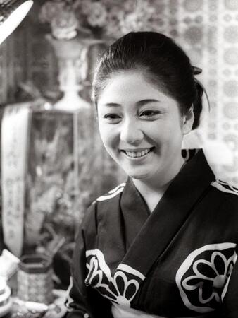 　和服姿の和泉雅子さん＝１９７２年８月