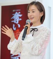 　会見する松本まりか（撮影・吉澤敬太）