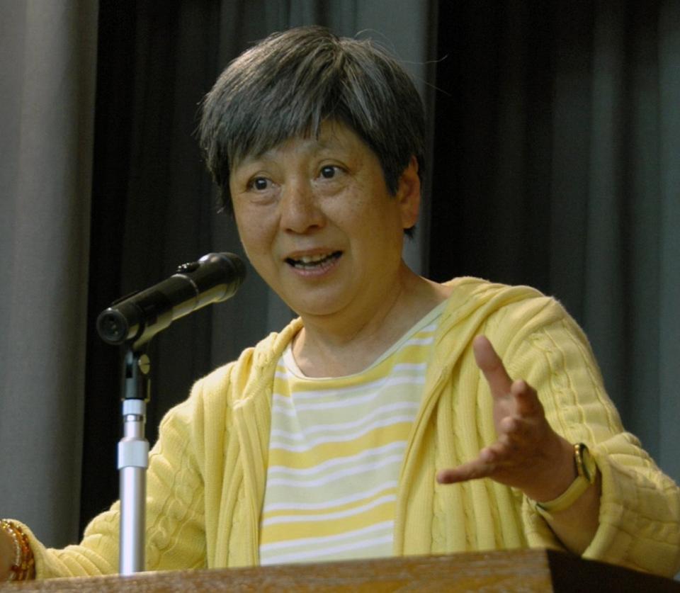 　講演する和泉雅子さん＝２００８年５月