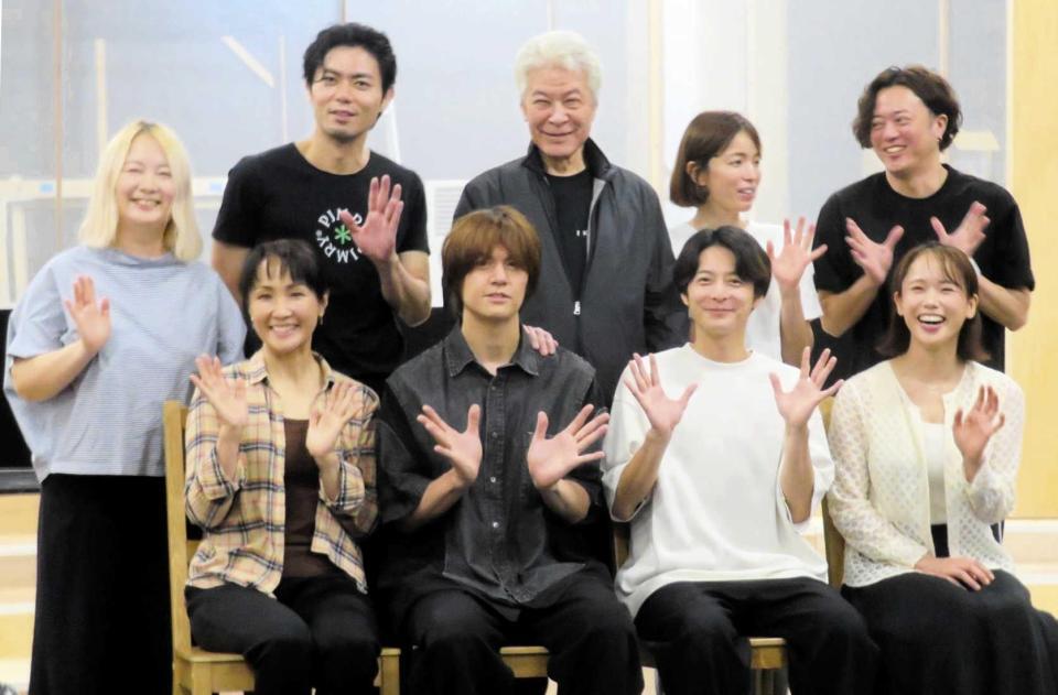 　登場した（左から）浦井健治、小池徹平