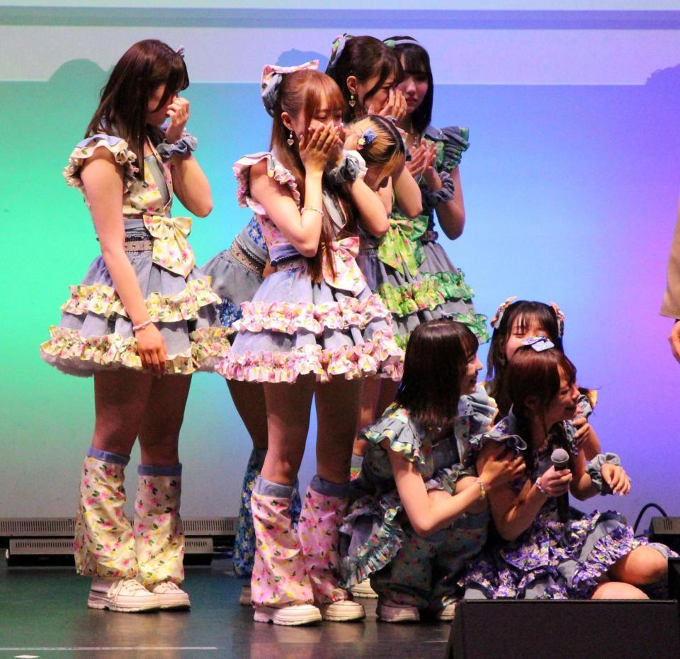 　優勝に泣き崩れるラフ×ラフ