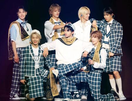 　ＮＥＸＺの（前列左から）ＴＯＭＯＹＡ、ＹＵ、ＹＵＫＩ（後列左から）ＨＡＲＵ、ＳＥＩＴＡ、ＳＯ　ＧＥＯＮ、ＨＹＵＩ（撮影：田中聖太郎）