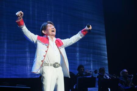 　「ささきいさおデビュー６５周年記念～仲間と祝う復活祭～」を開催したささきいさお