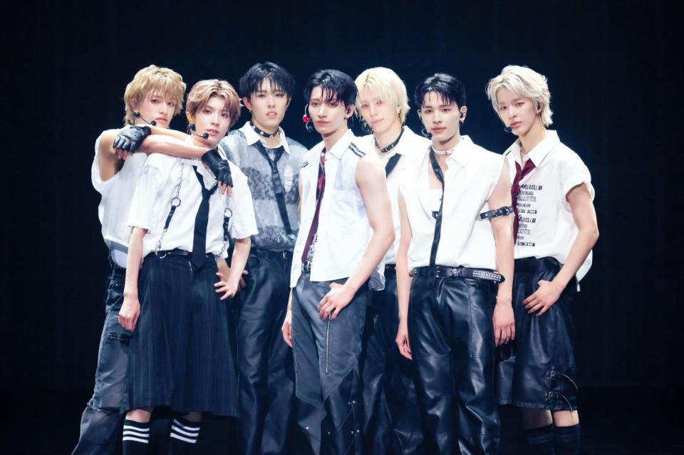 　ＮＥＸＺの（左から）ＳＥＩＴＡ、ＹＵＫＩ、ＨＹＵＩ、ＹＵ、ＳＯ　ＧＥＯＮ、ＨＡＲＵ、ＴＯＭＯＹＡ（撮影：田中聖太郎）