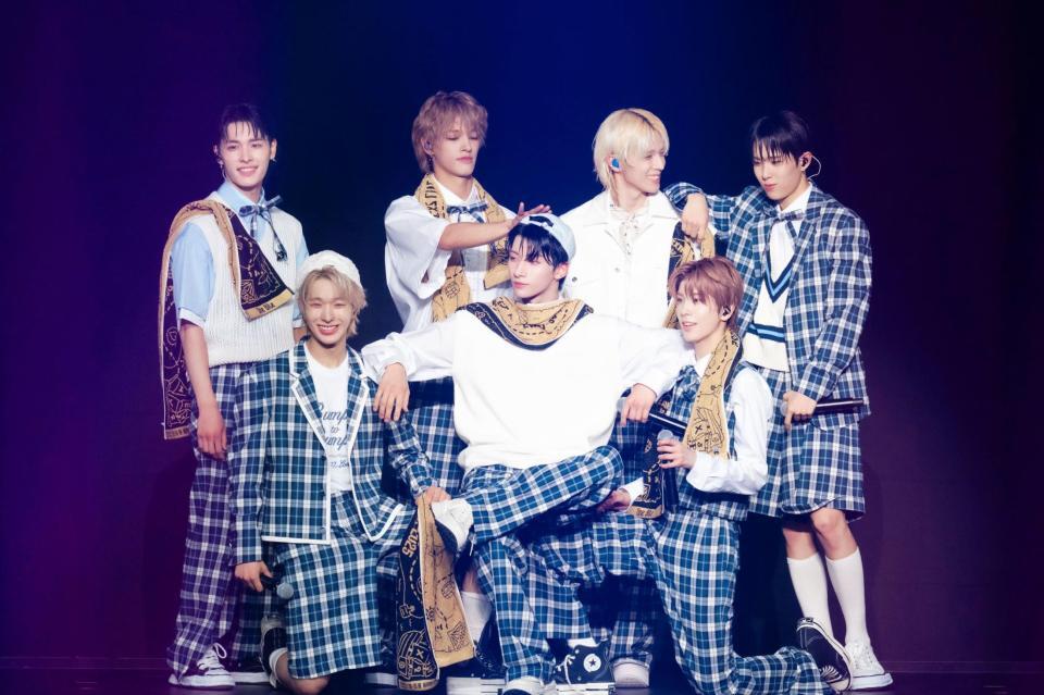 　ＮＥＸＺの（前列左から）ＴＯＭＯＹＡ、ＹＵ、ＹＵＫＩ（後列左から）ＨＡＲＵ、ＳＥＩＴＡ、ＳＯ　ＧＥＯＮ、ＨＹＵＩ（撮影：田中聖太郎）