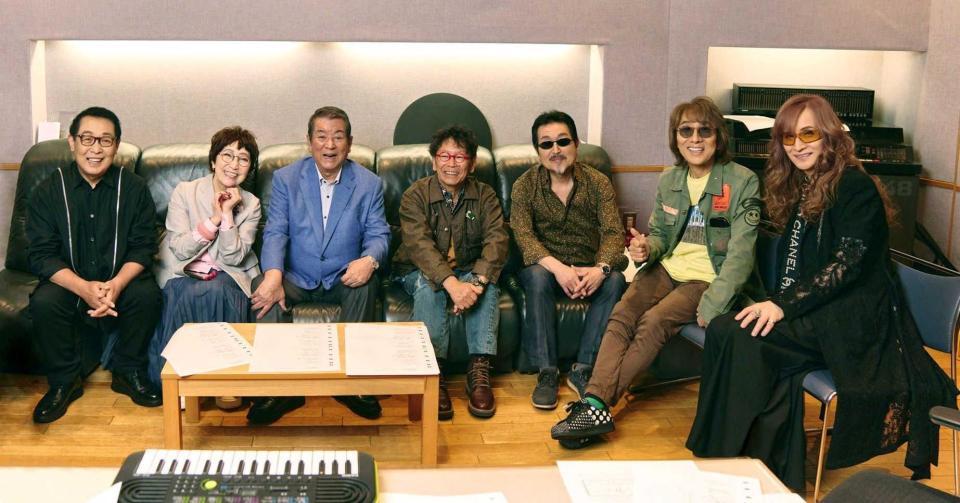 　（左から）さだまさし、森山良子、加山雄三、南こうせつ、桜井賢、坂崎幸之助、高見沢俊彦