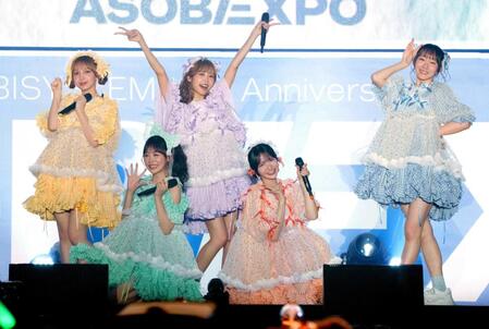 　会場を盛り上げるＦＲＵＩＴＳ　ＺＩＰＰＥＲ（写真＝ヨシモリユウナ、金谷龍之介）