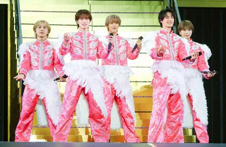 　会場を盛り上げるＭ！ＬＫの（左から）吉田仁人、山中柔太朗、曽野舜太、佐野勇斗、塩﨑太智